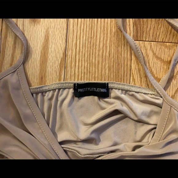 PrettyLittleThing Ruched Dress - Picture 5 of 5